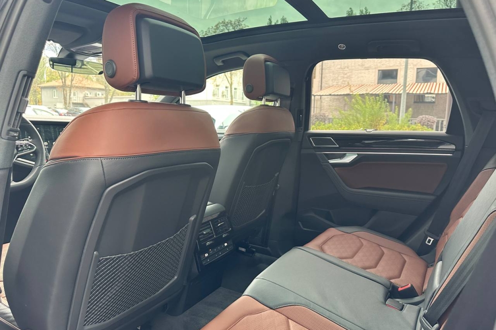 Volkswagen Touareg R-line Platinum 2024 фото 17