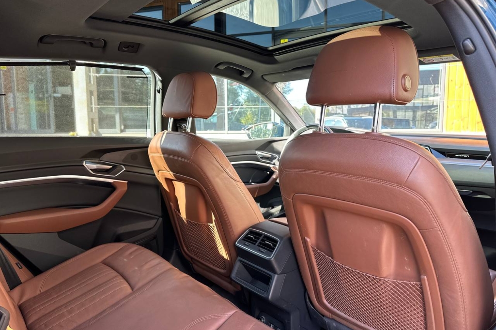 Audi e-tron 55 Quattro 2019 фото 14