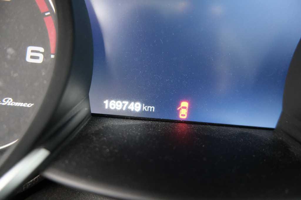 Alfa Romeo Giulia 2017 фото 7