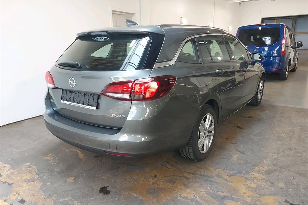 Opel Astra Sports Tourer 2017 фото 2