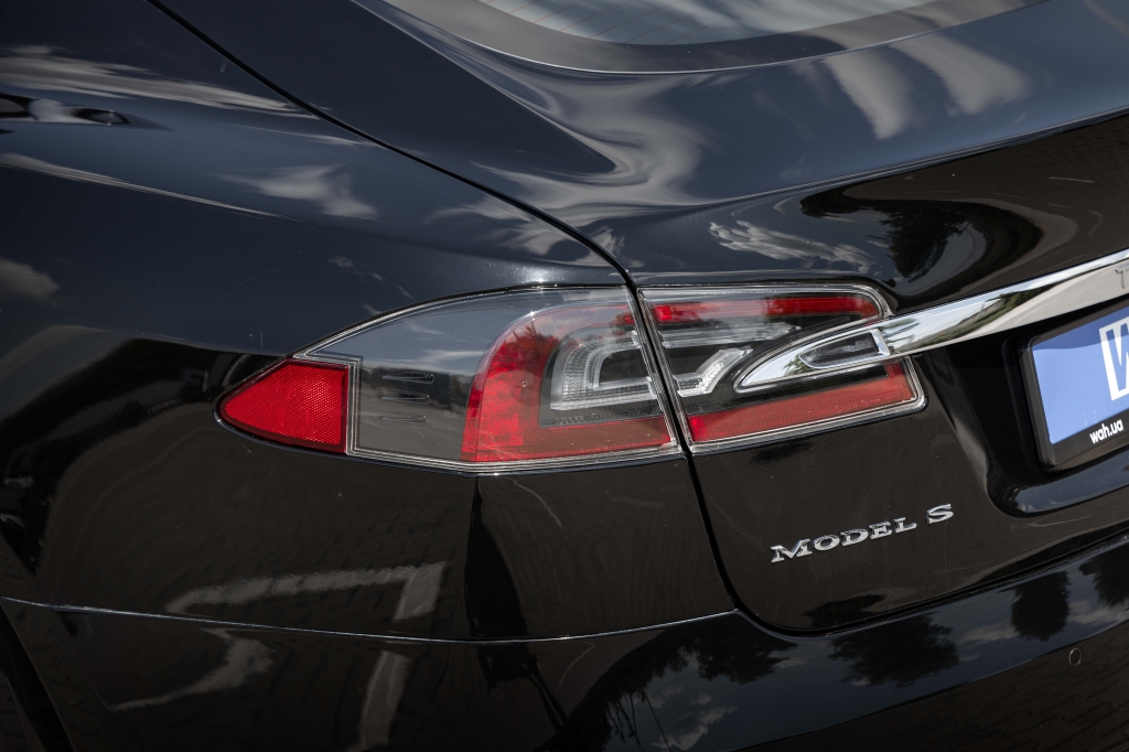 Tesla Model S 75D 2018 фото 11