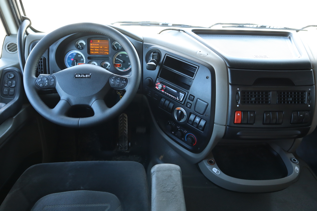 DAF XF 105 460 2011 photo 11