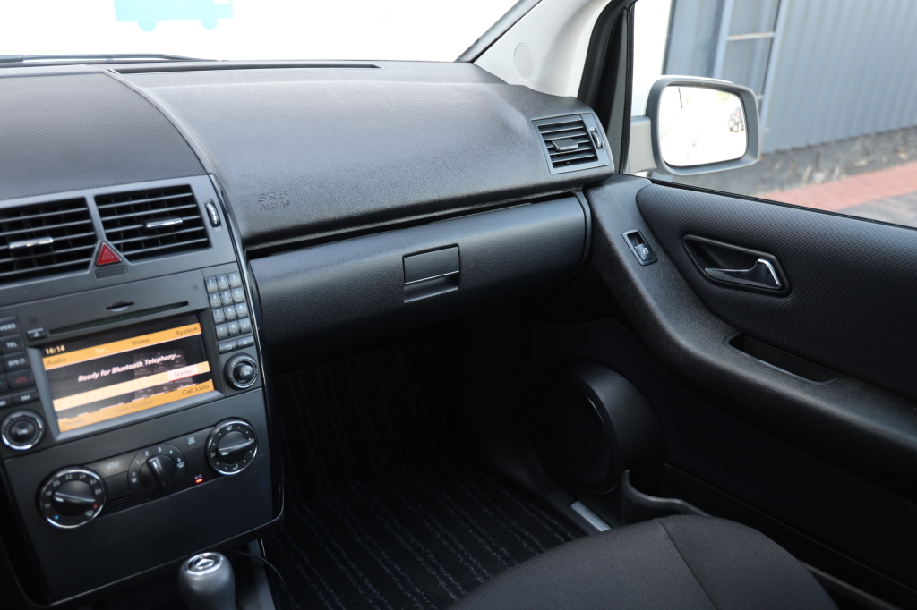 Mercedes-Benz A-Class A180 W169 2011 photo 18