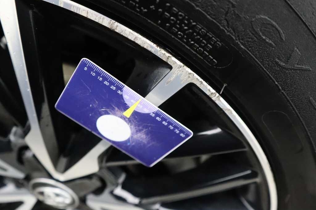 Toyota C-HR 2017 фото 27