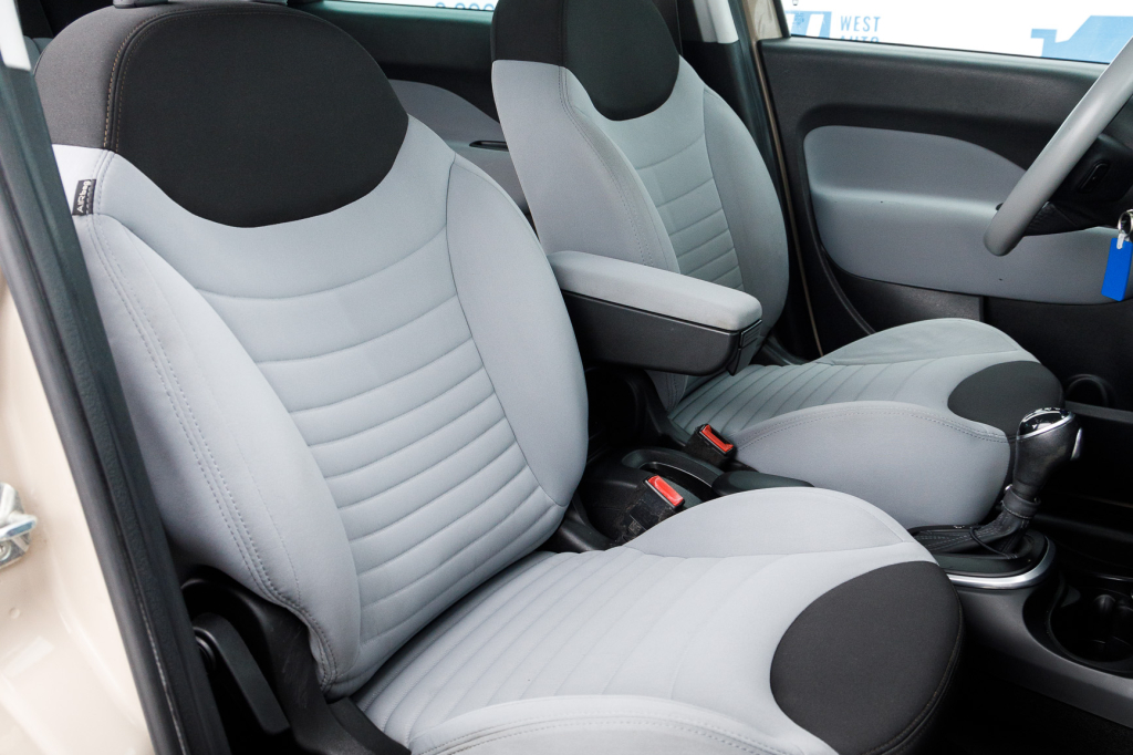 Fiat 500L 2013 photo 8