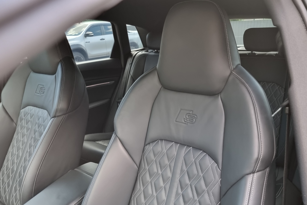 Audi e-tron 2020 фото 18