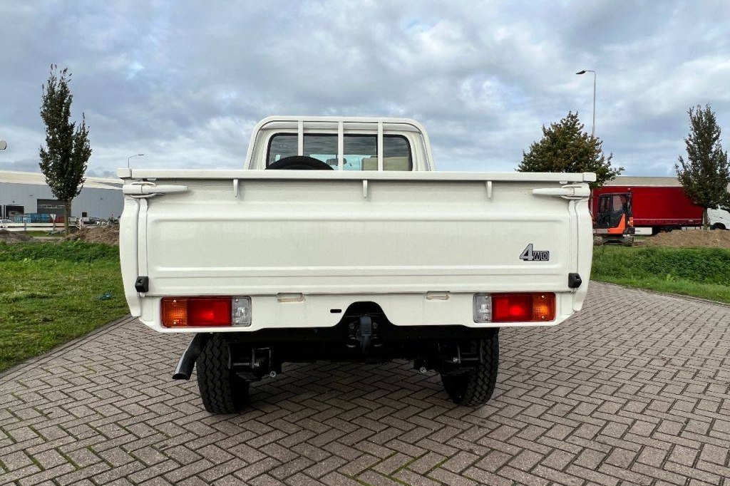 Toyota Land Cruiser 4x4 4.2D 2023 фото 5