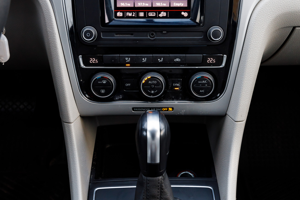 Volkswagen Passat S LED 2016 фото 21