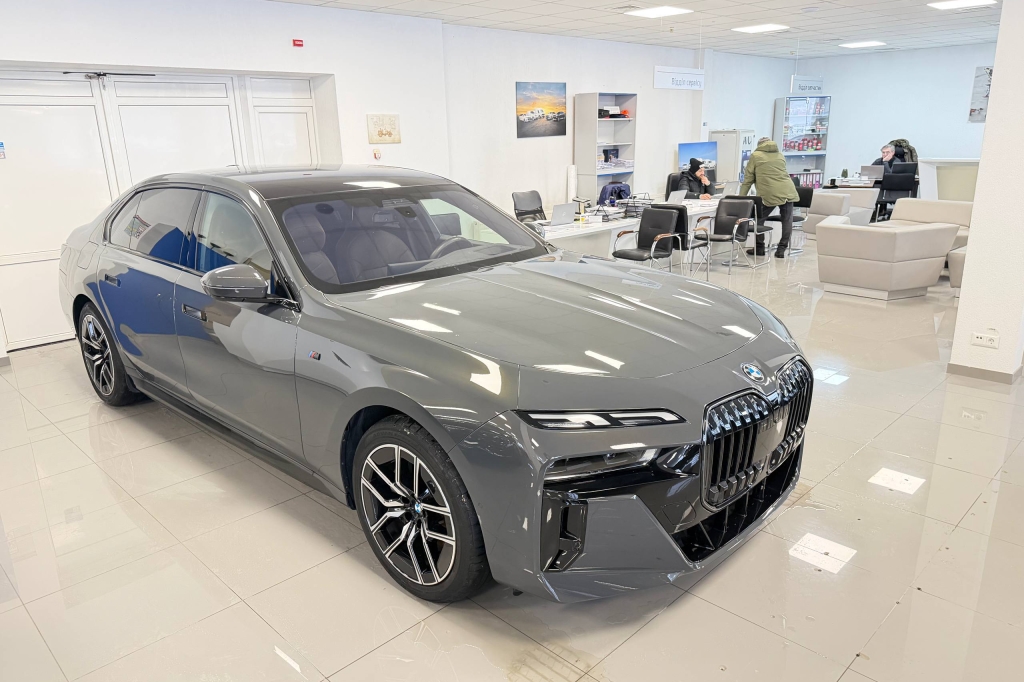 BMW i7 2024 фото 1