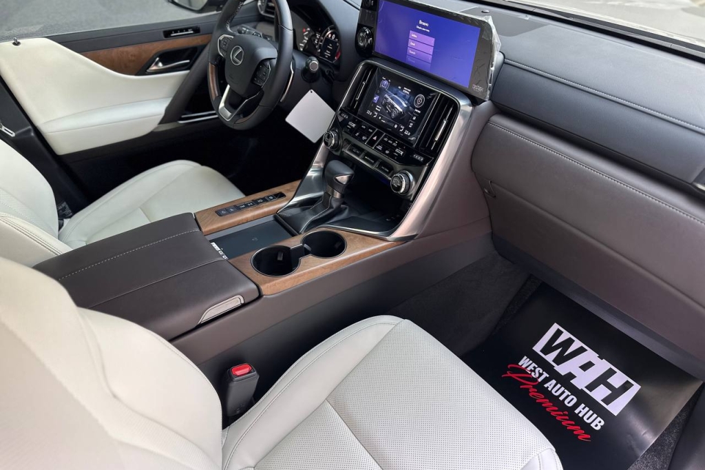 Lexus LX 500d 2022 photo 13