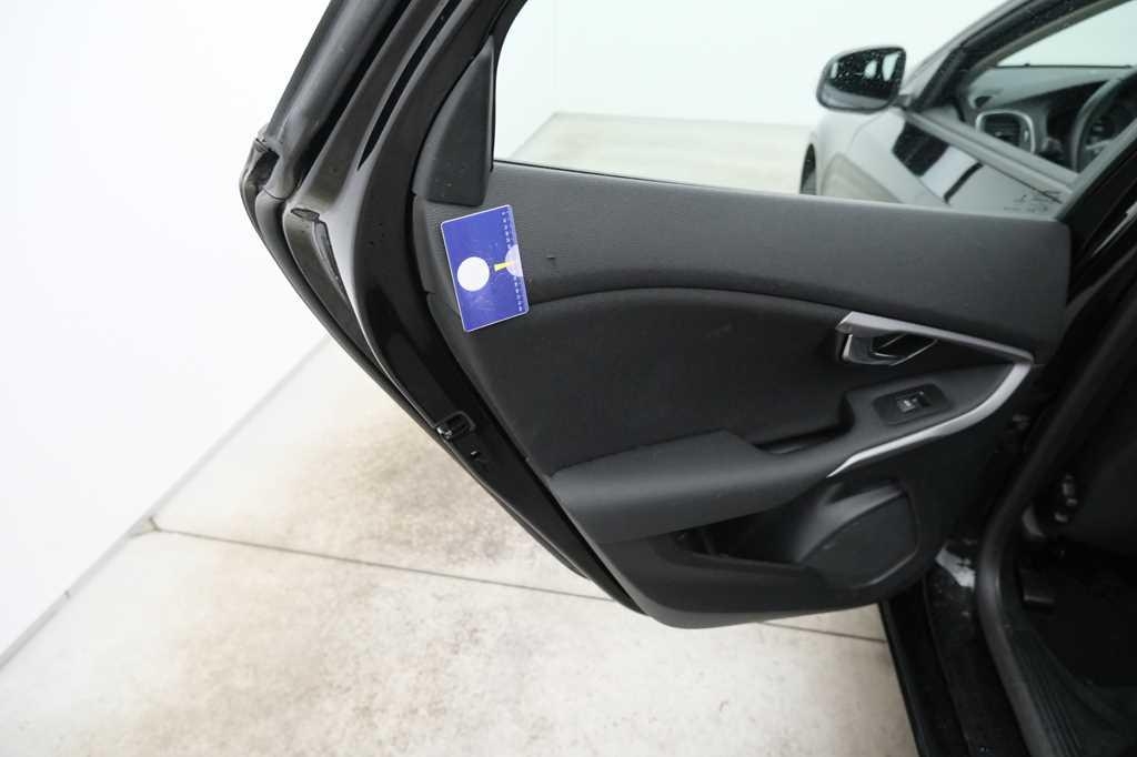 Volvo V40 2017 фото 40