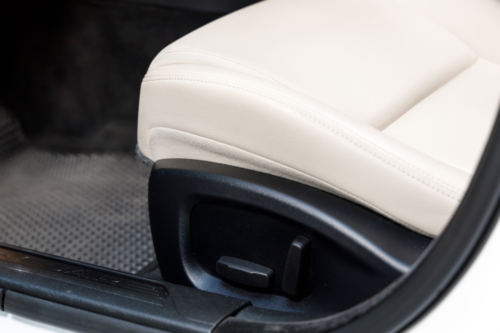 Jaguar XE 25T 2017 photo 18