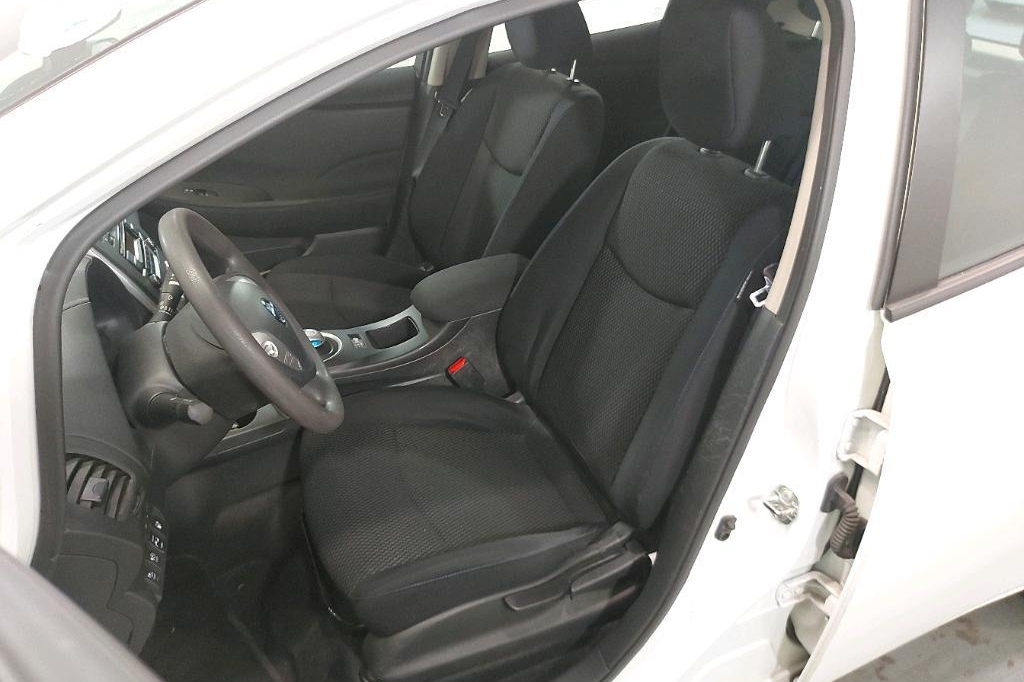 Nissan Leaf 2016 фото 22