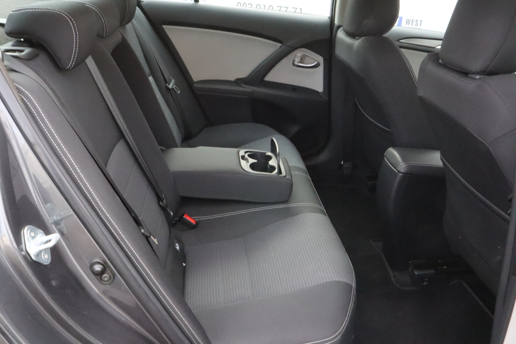 Toyota Avensis photo 17