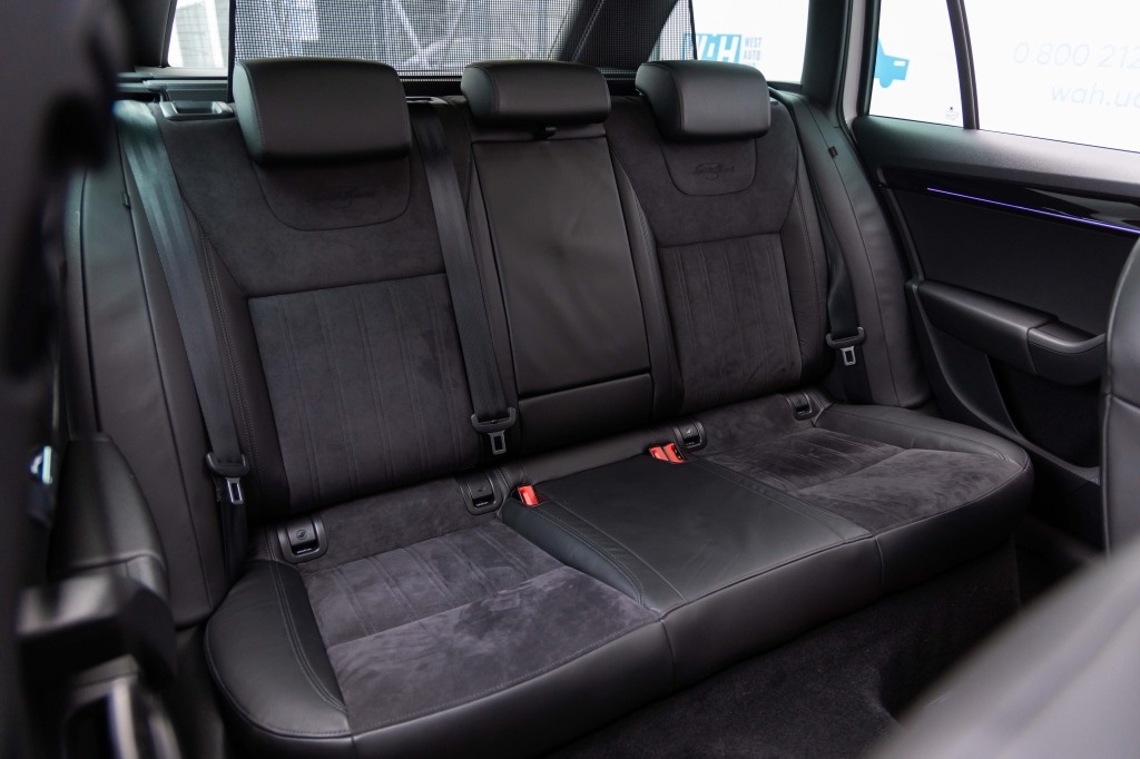 Skoda Octavia Laurin & Klement 2020 photo 44