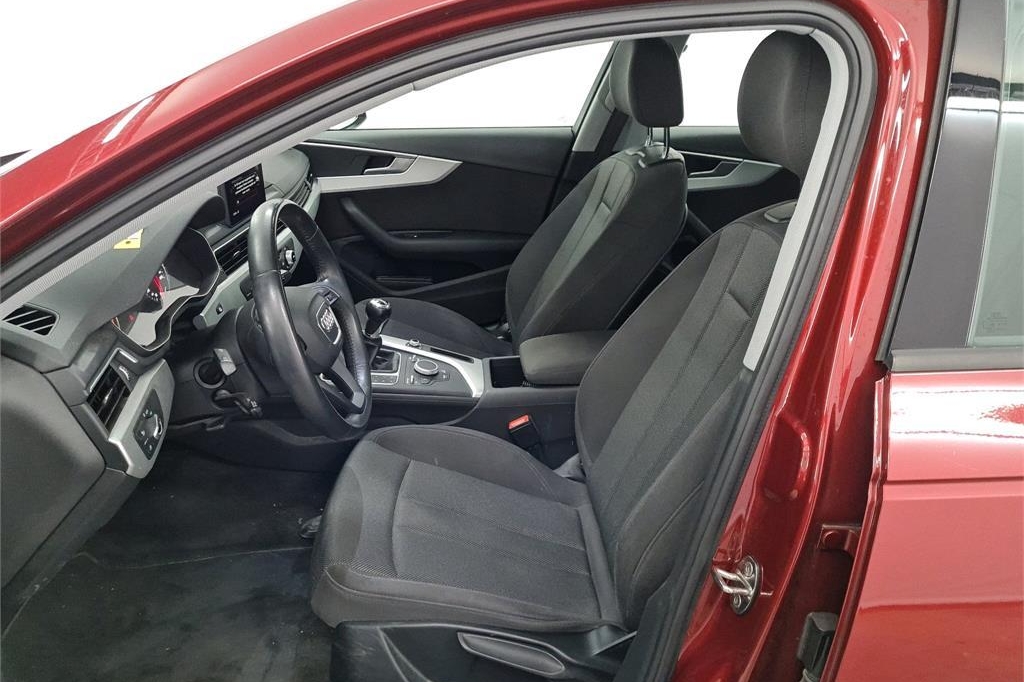 Audi A4 2017 фото 1