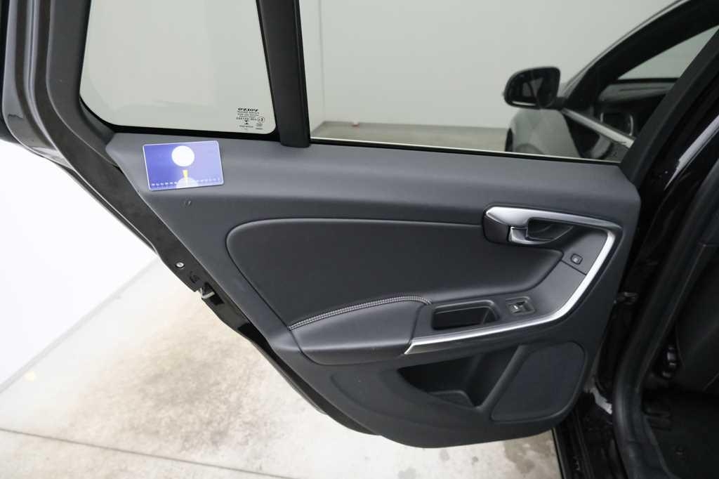 Volvo V60 2018 фото 16