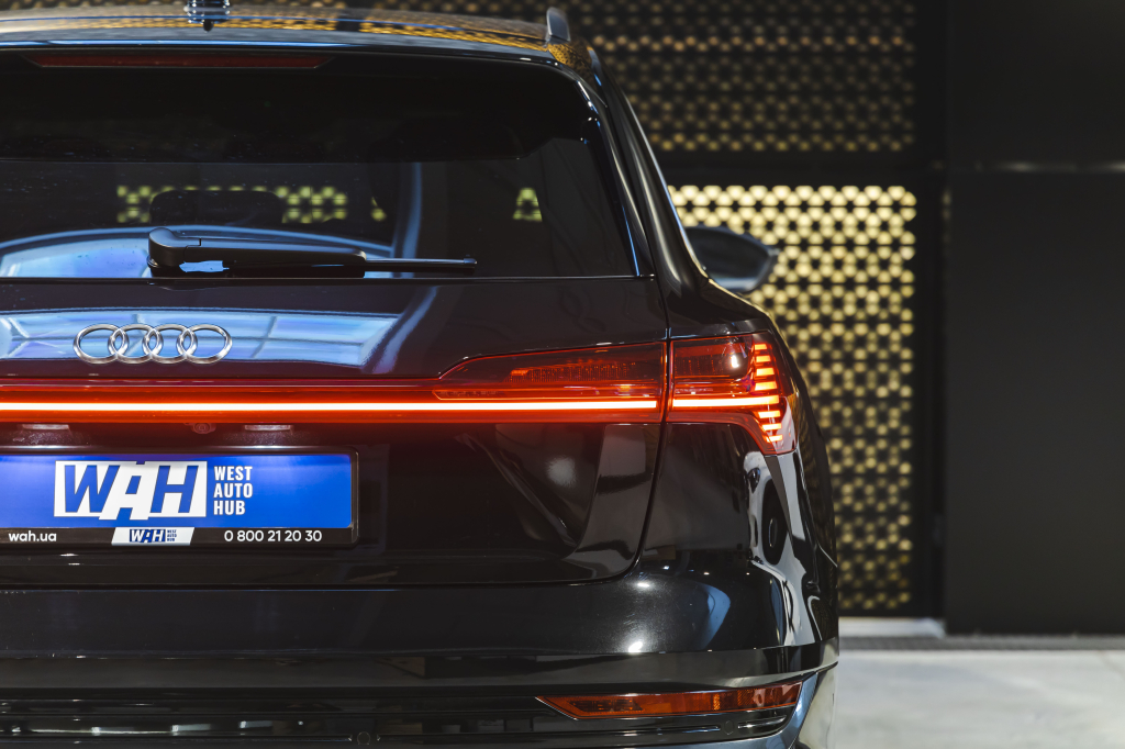 Audi e-tron 2020 фото 9