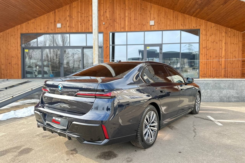 BMW i7 2023 photo 7