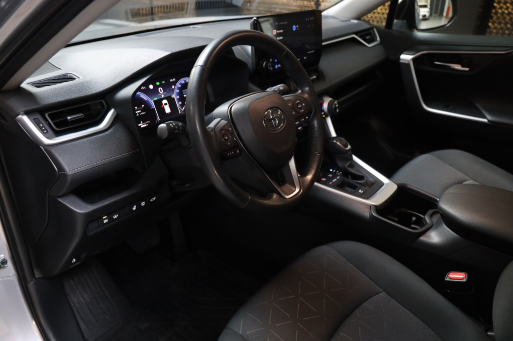 Toyota RAV4 2023 фото 15