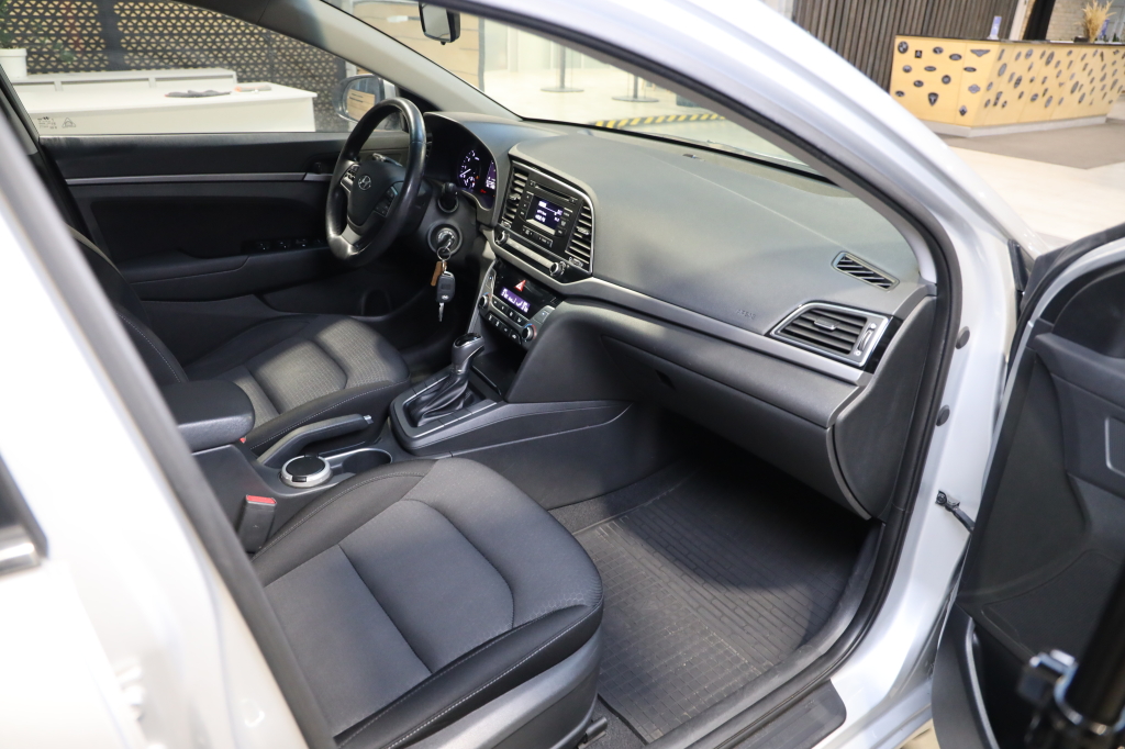 Hyundai Elantra 2016 фото 30