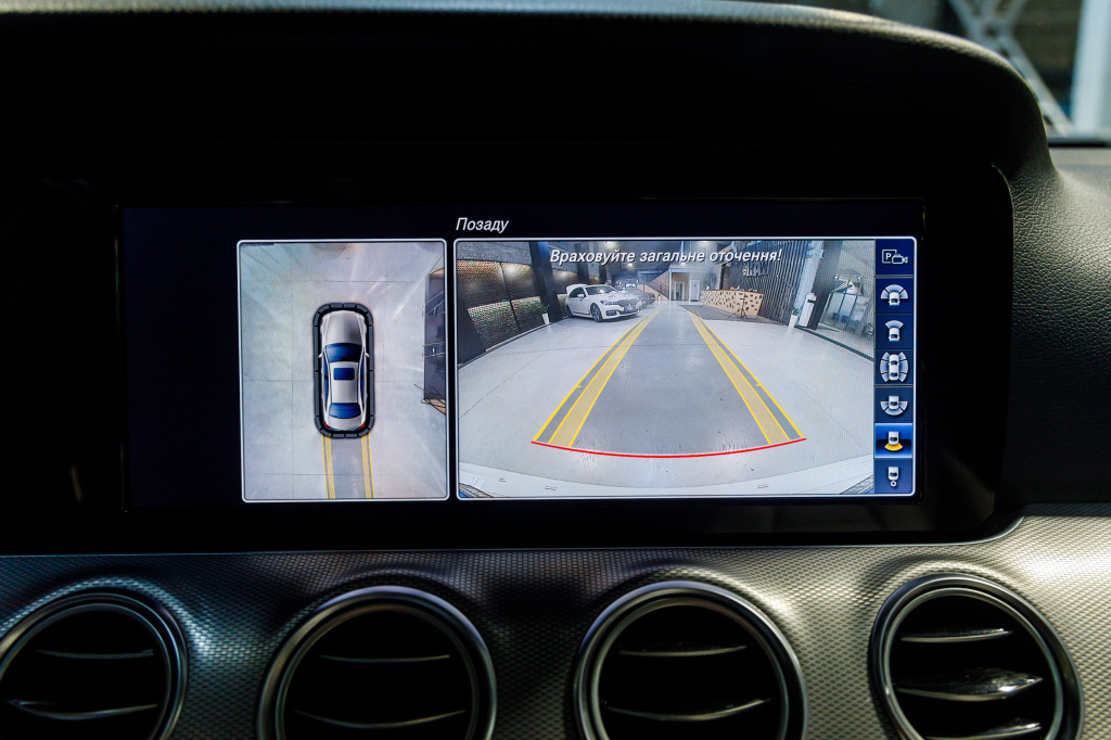 Mercedes-Benz E 200 4Matic AMG Line фото 11