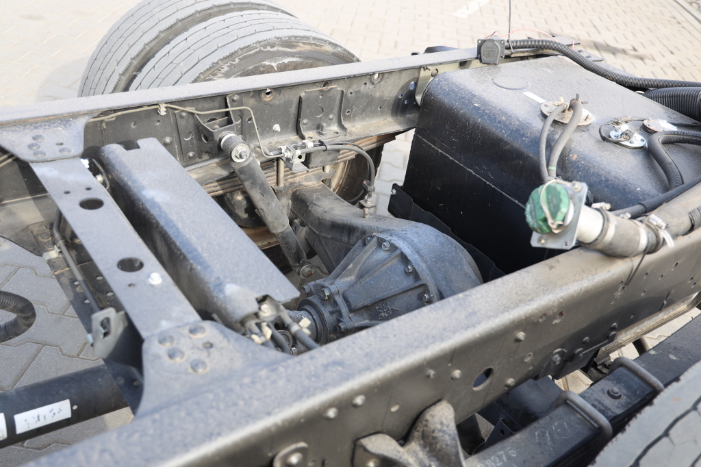 Isuzu NPR 2019 фото 9