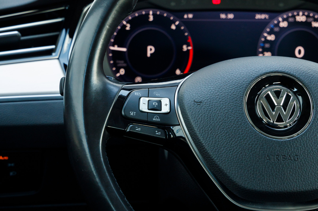 Volkswagen Passat B8 Highline 4Motion 2016 фото 27