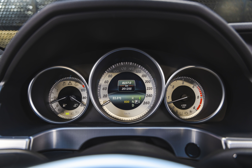 Mercedes-Benz E-Class E350 2014 photo 32