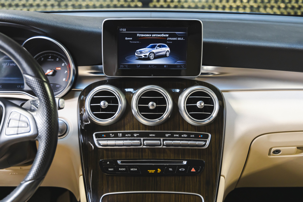 Mercedes-Benz GLC-Class 300 2016 photo 26