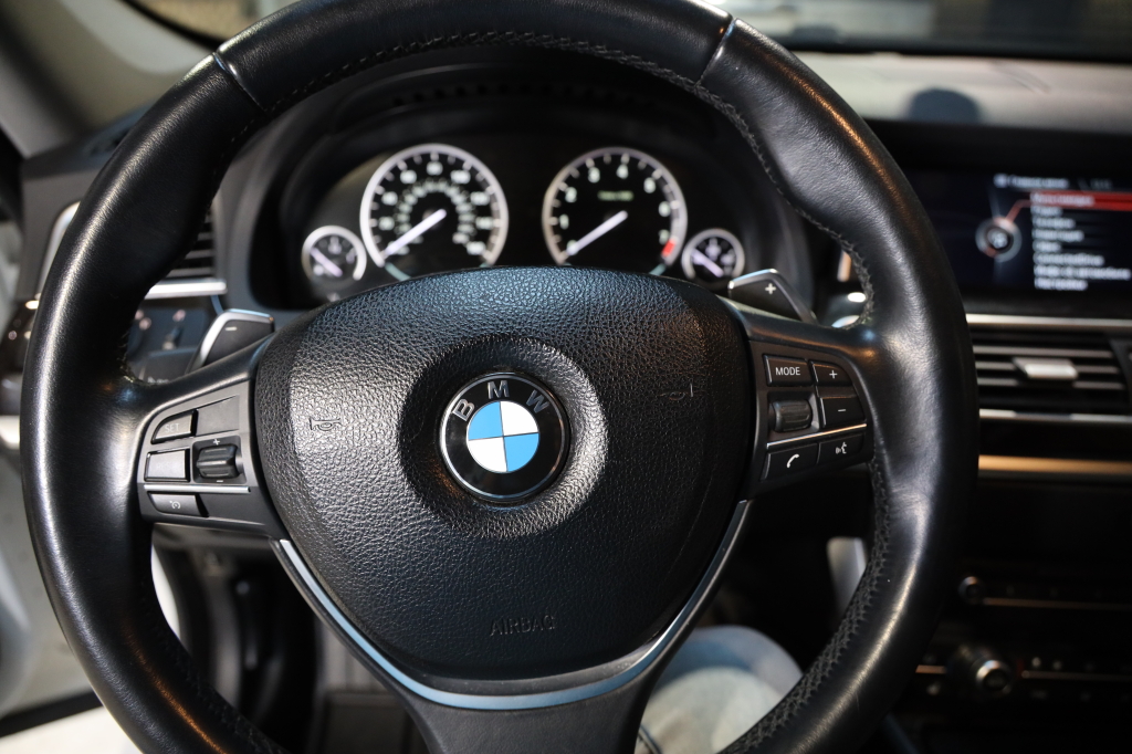 BMW 5 Series GT 2015 фото 13