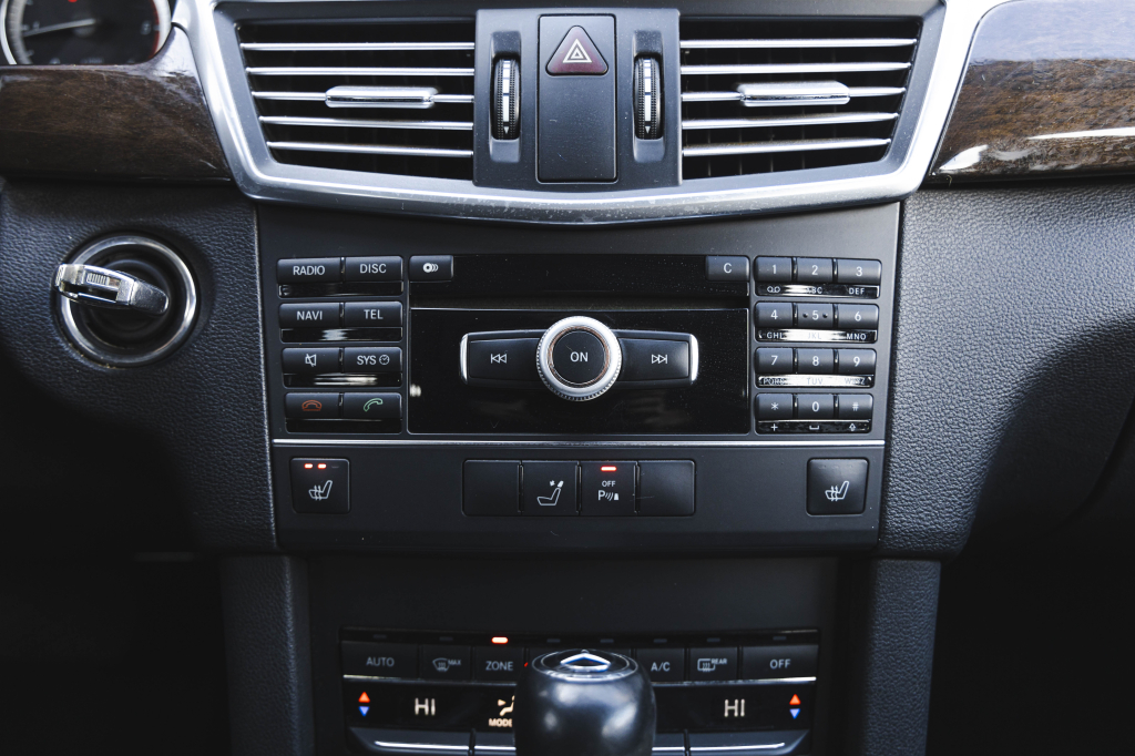 Mercedes-Benz E-Class 2010 фото 27