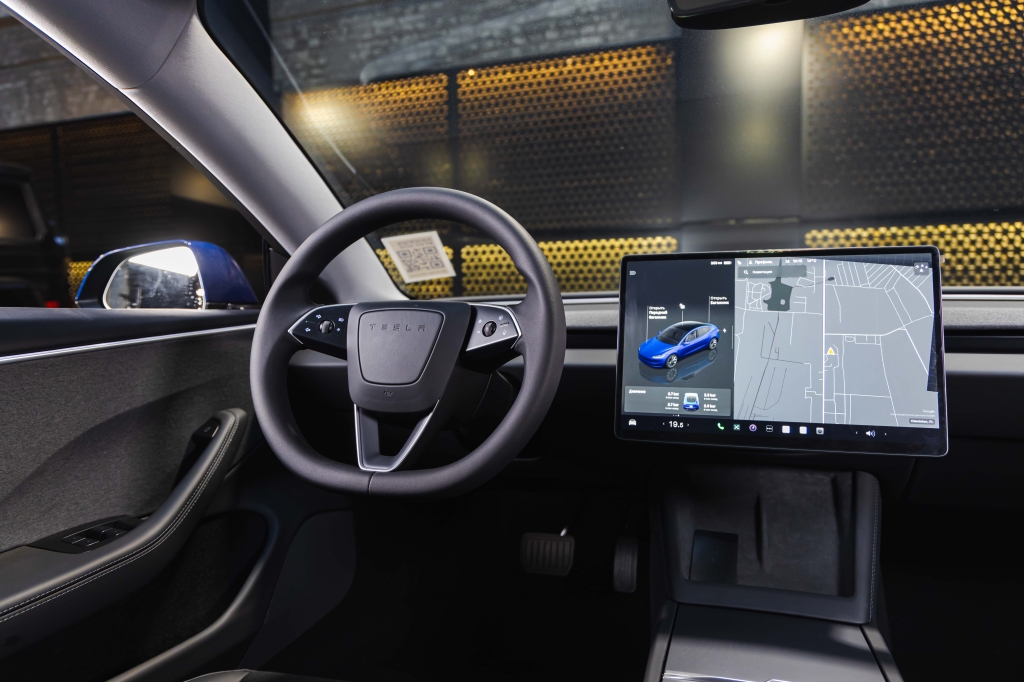 Tesla Model 3 2024 фото 36