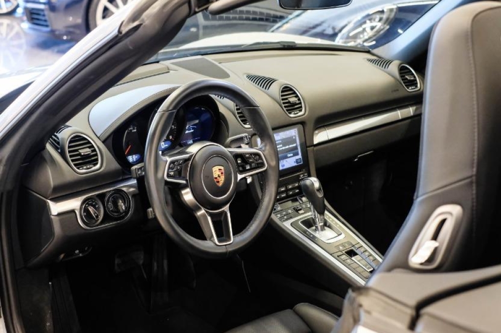 Porsche Boxster 2019 фото 1