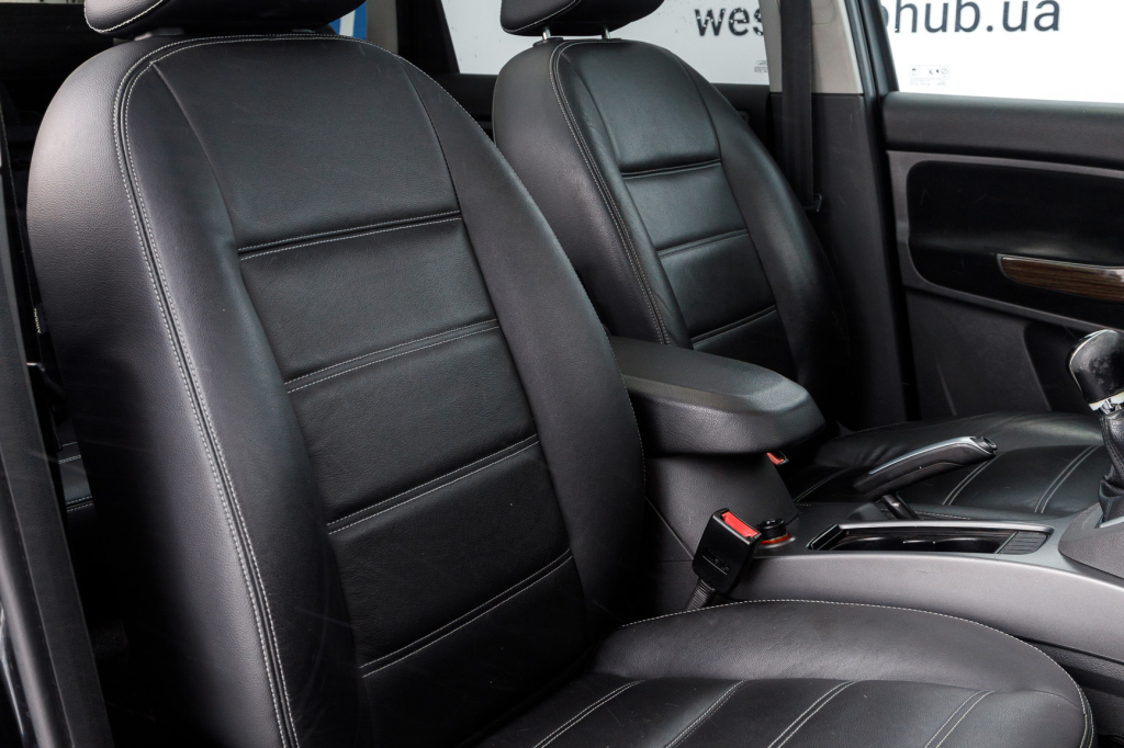 Ford C-Max Ghia photo 22