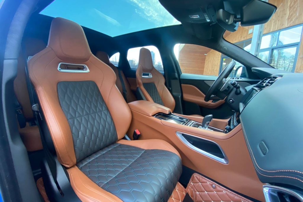 Jaguar F-Pace SVR 2020 photo 12