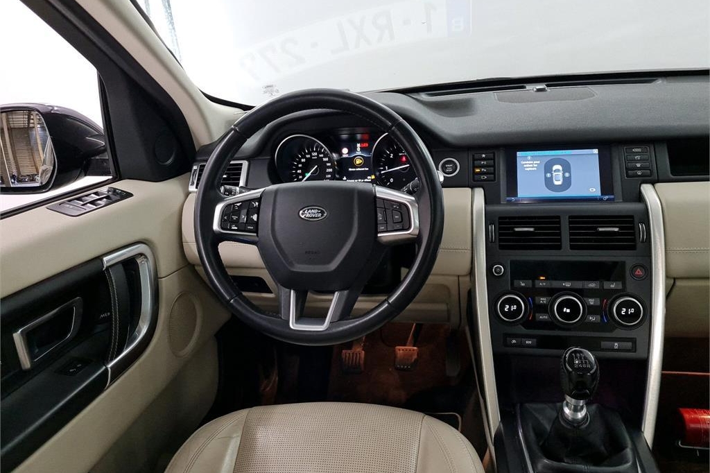 Land Rover Discovery Sport 2017 photo 5