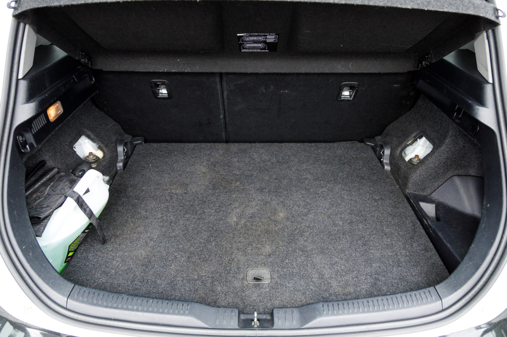 Toyota Auris Hybrid 2012 фото 29