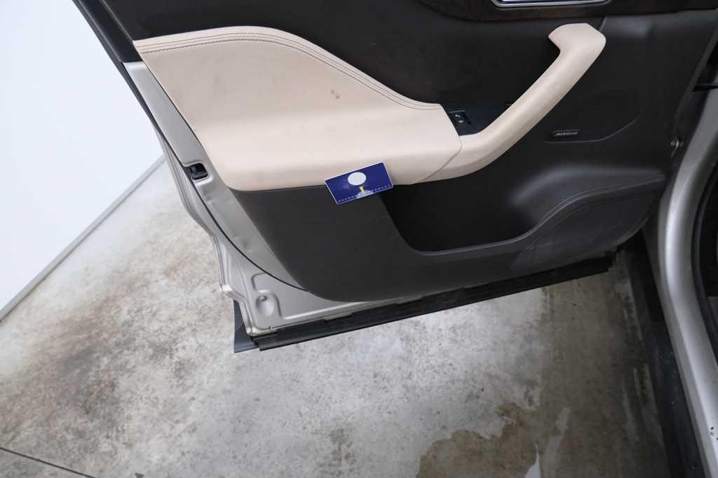 Jaguar F-Pace 2016 фото 47