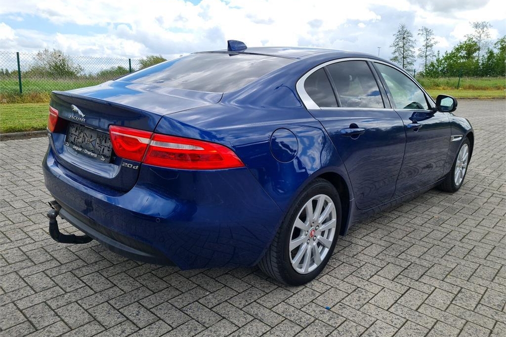 Jaguar XE 2016 фото 2