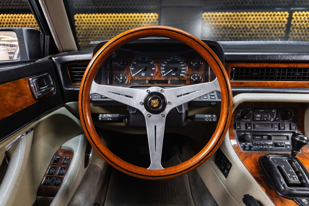 Jaguar XJ 1993 фото 25