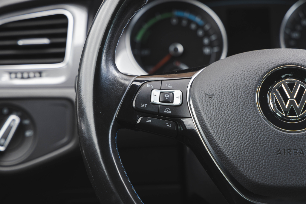 Volkswagen e-Golf 2014 фото 19