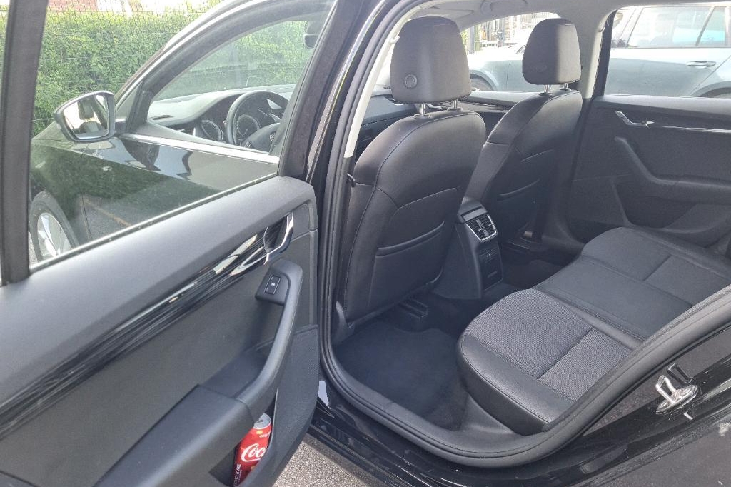 Skoda Octavia Combi 2018 photo 41