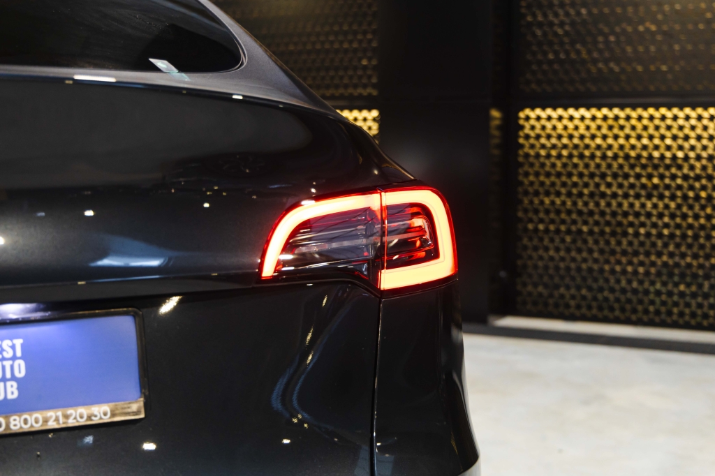 Tesla Model Y Long Range 2024 фото 10