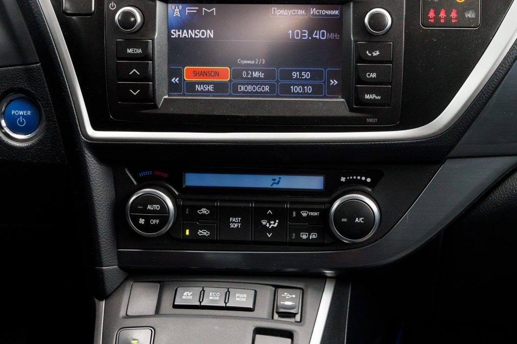 Toyota Auris Hybrid 2012 фото 13