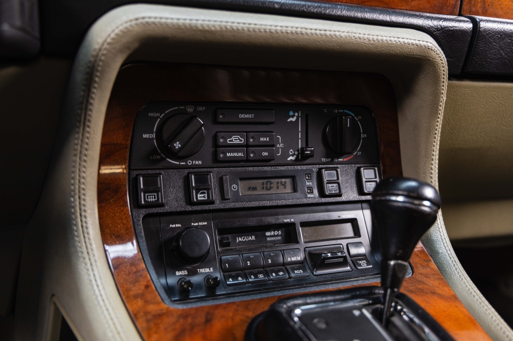 Jaguar XJ 1993 фото 29