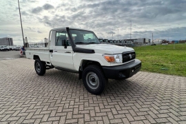Toyota Land Cruiser 4x4 4.2D 2023 фото 2