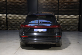 Audi e-tron 2019 фото 2