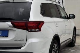Mitsubishi Outlander 2017 фото 2