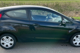 Ford Fiesta 2011 фото 1